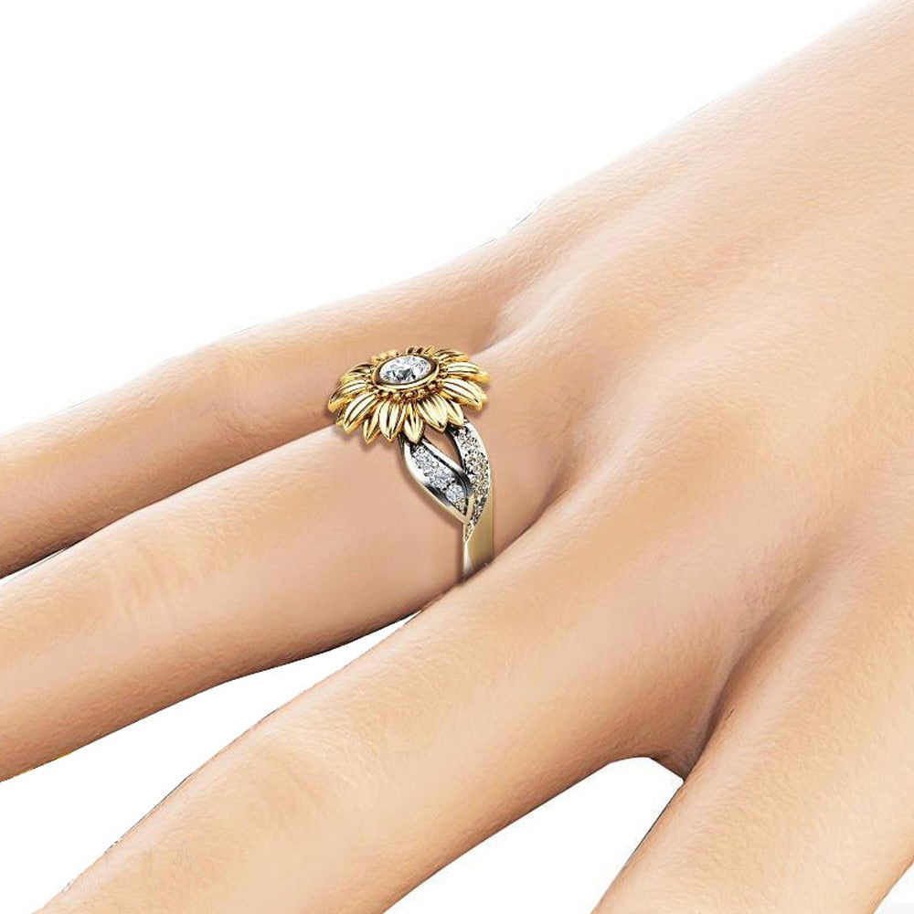 EXQUISITE SILVER CRYSTAL SUNFLOWER RING